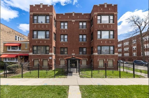 Pangea Auburn Gresham Apartments for rent in Chicago | 8057 S Marshfield